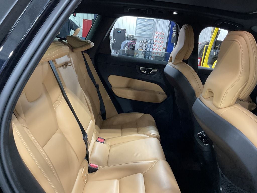 2024 Volvo XC60 B5 Ultimate Dark Theme
