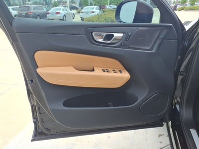 2024 Volvo XC60 B5 Ultimate Dark Theme