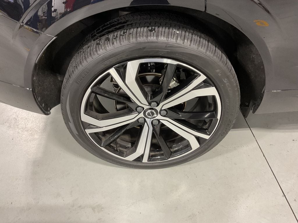 2024 Volvo XC60 B5 Ultimate Dark Theme