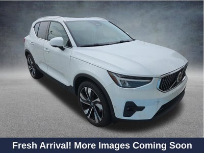 2023 Volvo XC40 B5 Plus Bright Theme