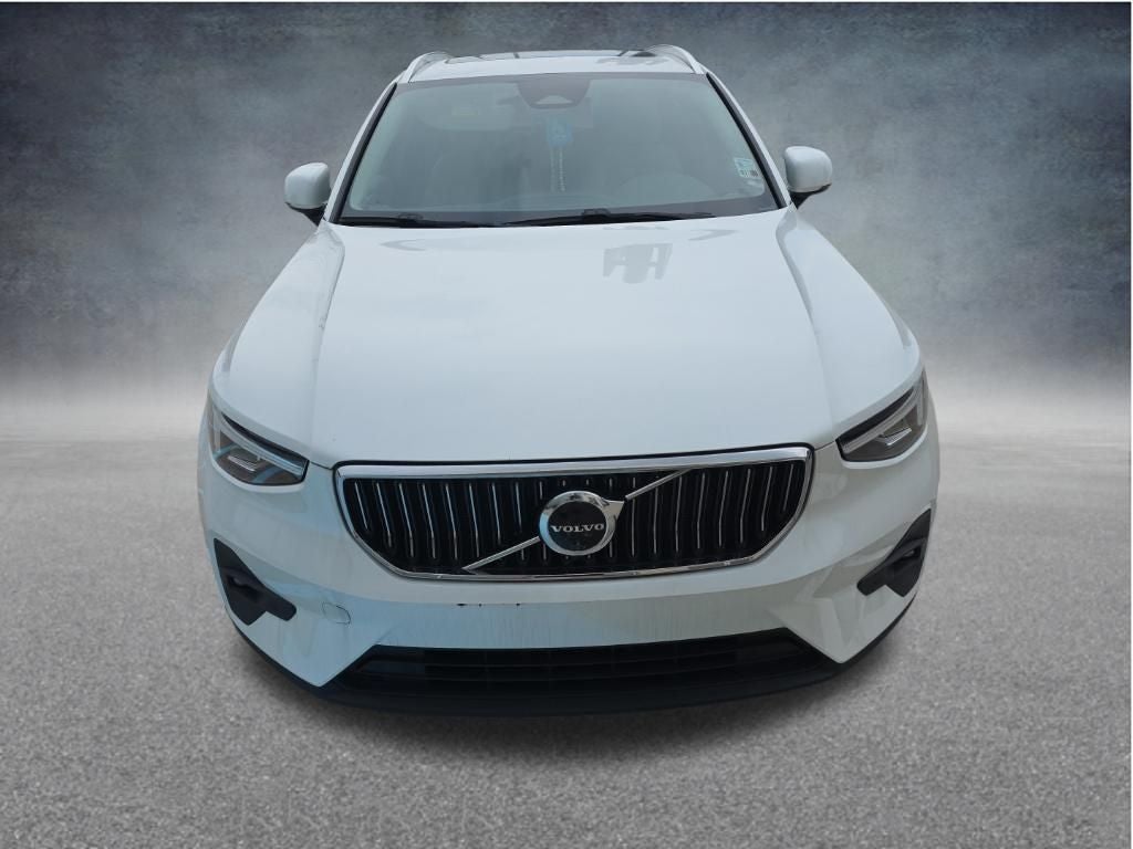 2023 Volvo XC40 B5 Plus Bright Theme
