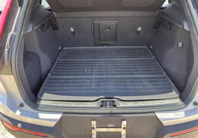 2023 Volvo XC40 B5 Plus Bright Theme
