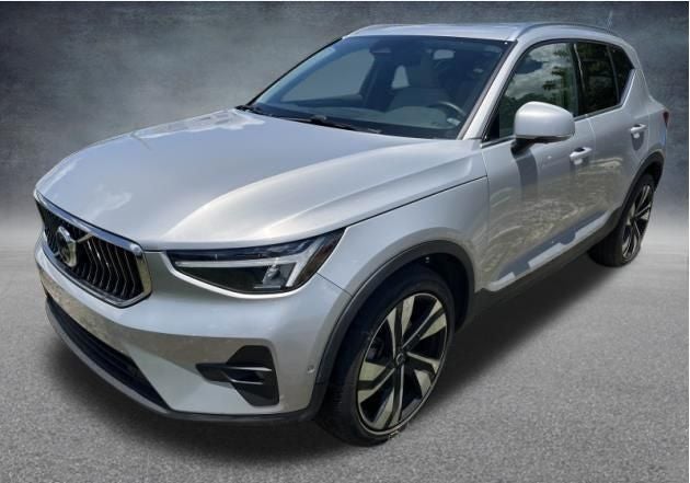 2023 Volvo XC40 B5 Plus Bright Theme