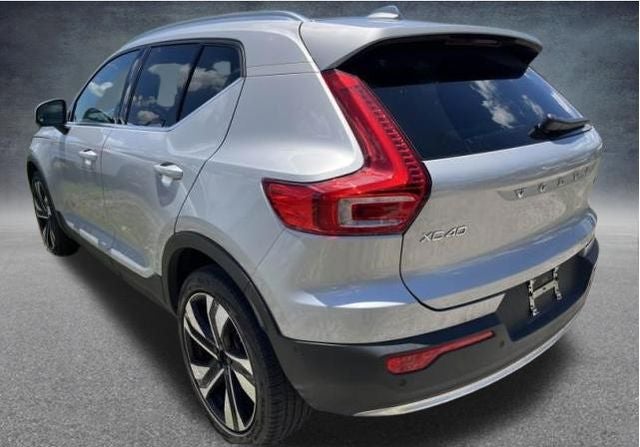 2023 Volvo XC40 B5 Plus Bright Theme