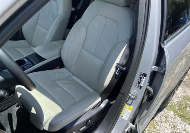 2023 Volvo XC40 B5 Plus Bright Theme
