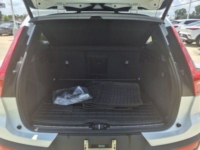 2024 Volvo XC40 B5 Plus Bright Theme