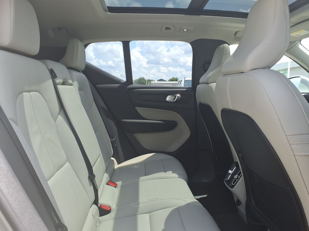 2024 Volvo XC40 B5 Plus Bright Theme