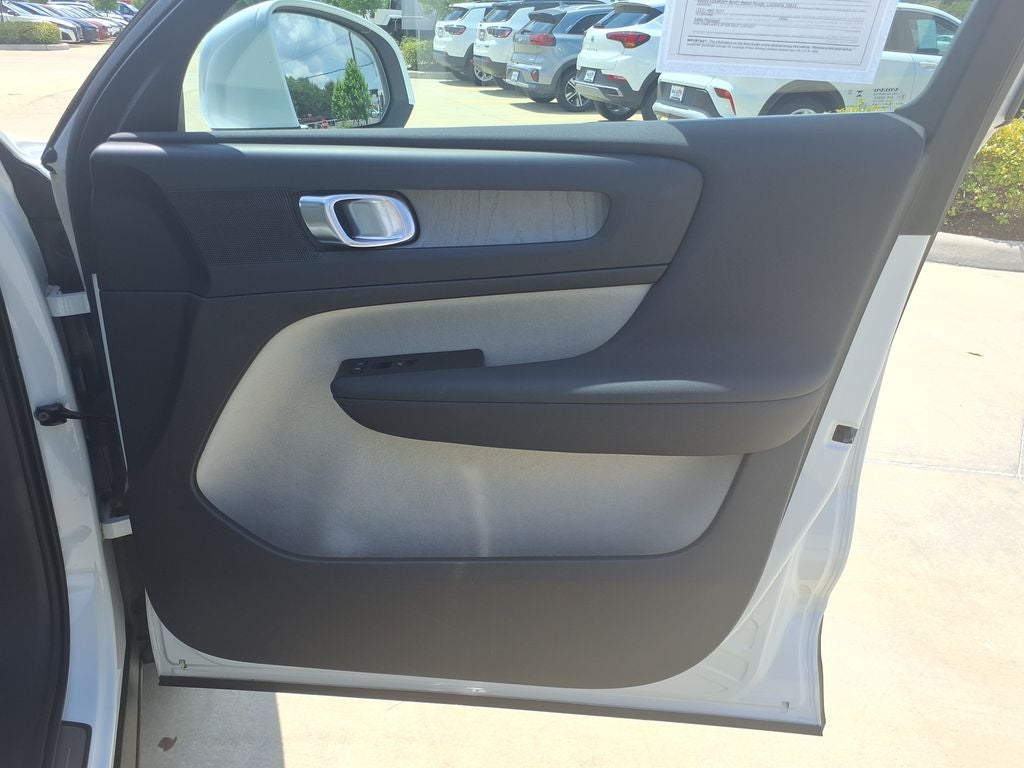 2024 Volvo XC40 B5 Plus Bright Theme