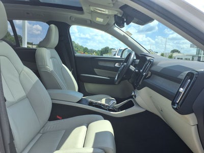2024 Volvo XC40 B5 Plus Bright Theme