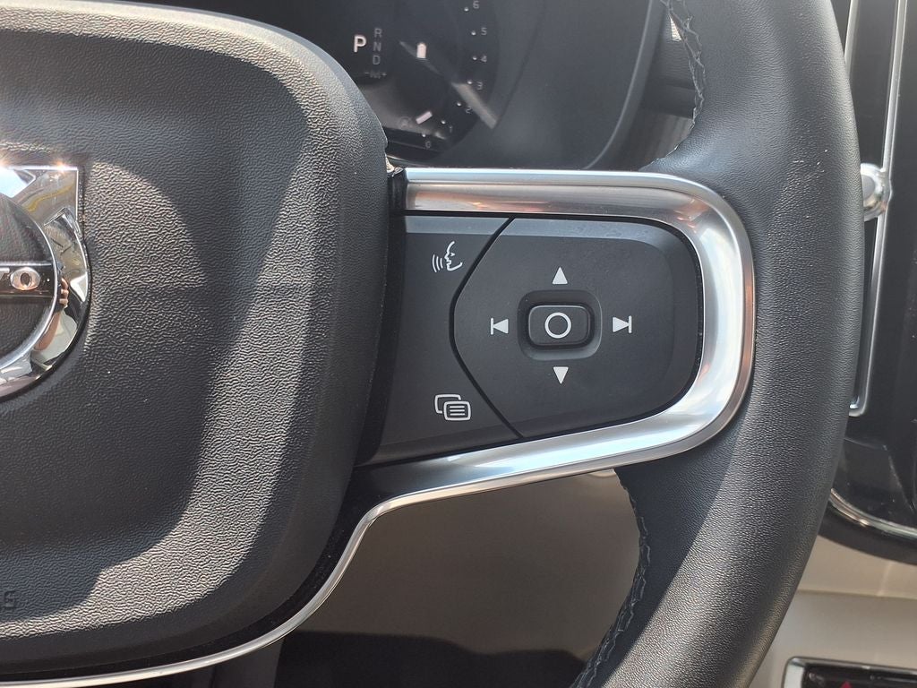 2024 Volvo XC40 B5 Plus Bright Theme