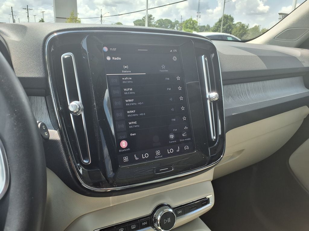 2024 Volvo XC40 B5 Plus Bright Theme