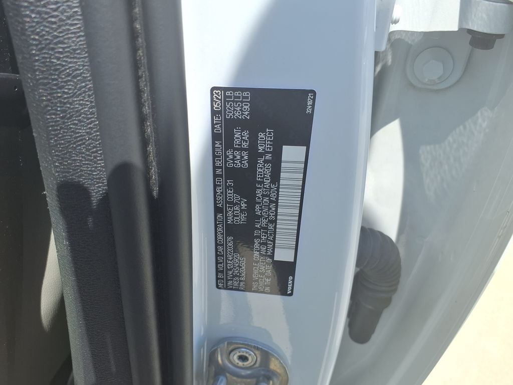 2024 Volvo XC40 B5 Plus Bright Theme