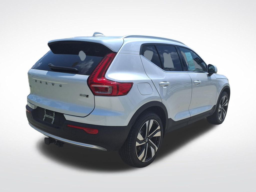 2024 Volvo XC40 B5 Plus Bright Theme
