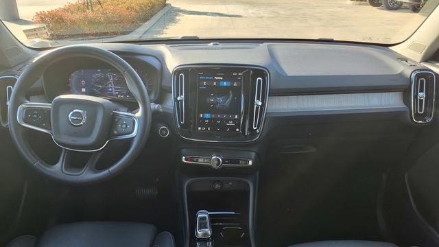 2024 Volvo XC40 B5 Plus Dark Theme