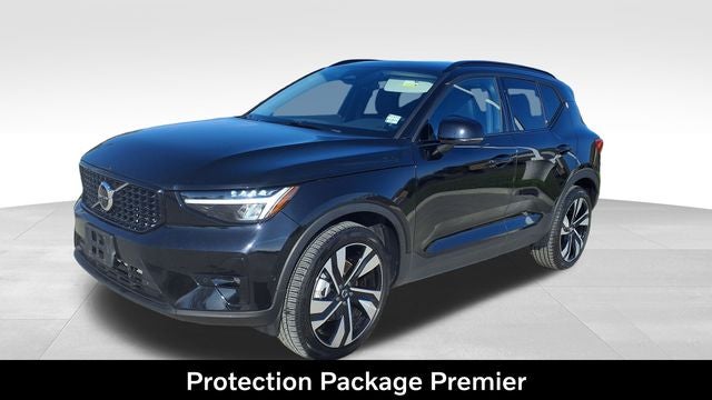 2024 Volvo XC40 B5 Plus Dark Theme