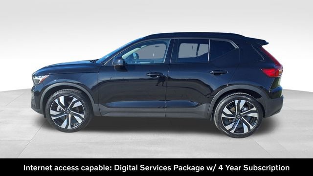 2024 Volvo XC40 B5 Plus Dark Theme
