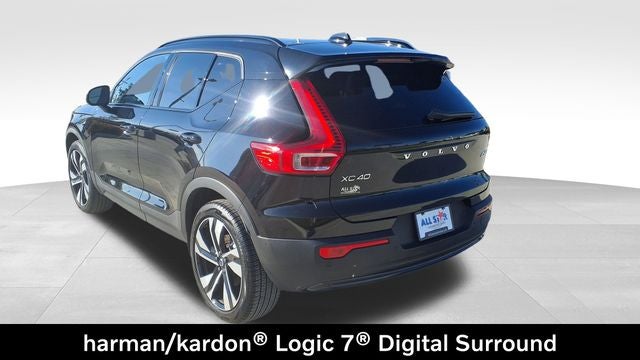 2024 Volvo XC40 B5 Plus Dark Theme