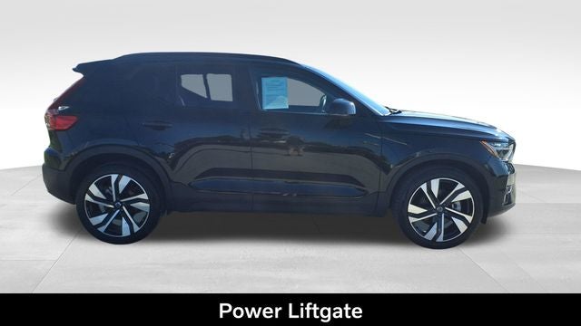 2024 Volvo XC40 B5 Plus Dark Theme