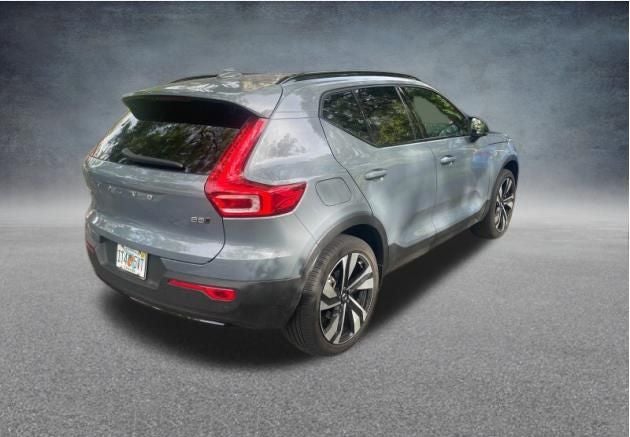 2023 Volvo XC40 B5 Plus Dark Theme
