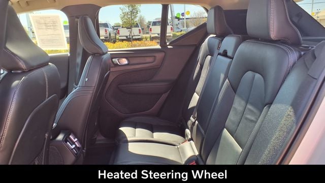 2023 Volvo XC40 B5 Plus Dark Theme