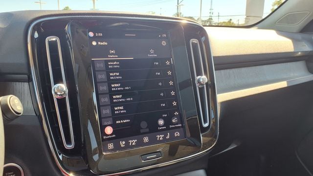 2023 Volvo XC40 B5 Plus Dark Theme