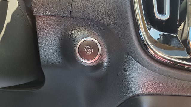 2023 Volvo XC40 B5 Plus Dark Theme