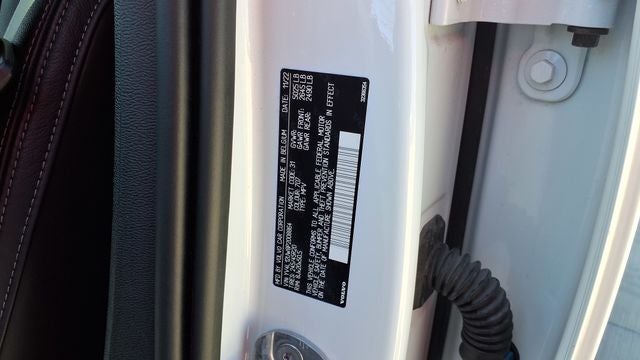 2023 Volvo XC40 B5 Plus Dark Theme