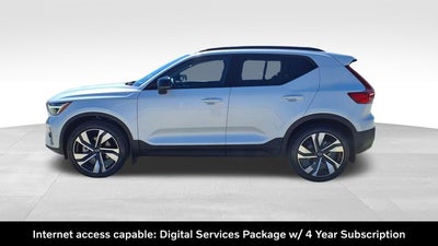 2023 Volvo XC40 B5 Plus Dark Theme