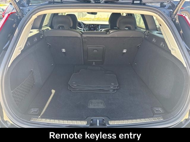 2025 Volvo V60 Cross Country B5 Plus