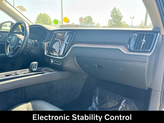 2025 Volvo V60 Cross Country B5 Plus
