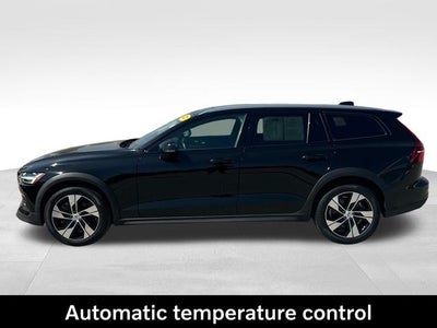 2025 Volvo V60 Cross Country B5 Plus