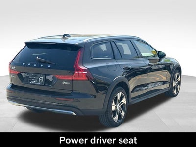 2025 Volvo V60 Cross Country B5 Plus