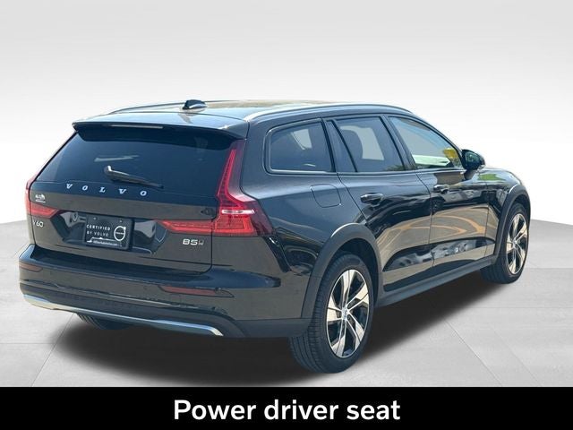 2025 Volvo V60 Cross Country B5 Plus