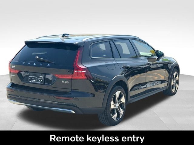 2025 Volvo V60 Cross Country B5 Plus