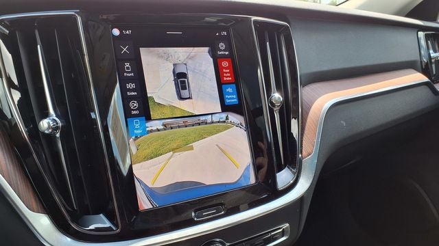 2025 Volvo V60 Cross Country B5 Plus