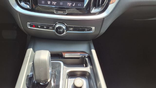 2025 Volvo V60 Cross Country B5 Plus