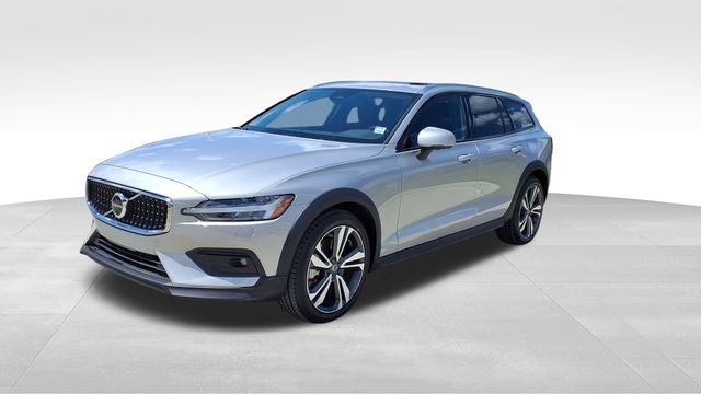2025 Volvo V60 Cross Country B5 Plus