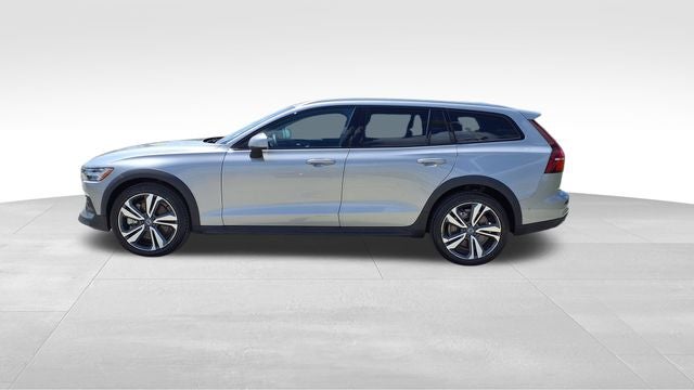 2025 Volvo V60 Cross Country B5 Plus