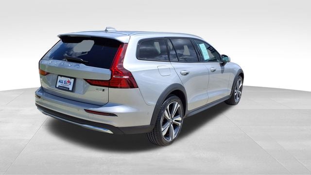 2025 Volvo V60 Cross Country B5 Plus