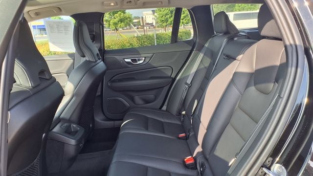 2025 Volvo V60 Cross Country B5 Plus