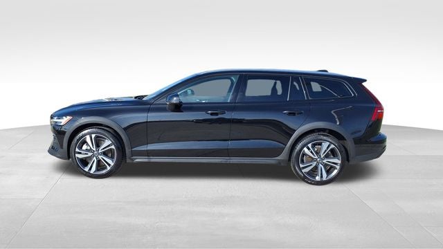 2025 Volvo V60 Cross Country B5 Plus