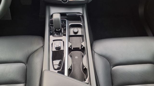 2025 Volvo XC60 B5 Core