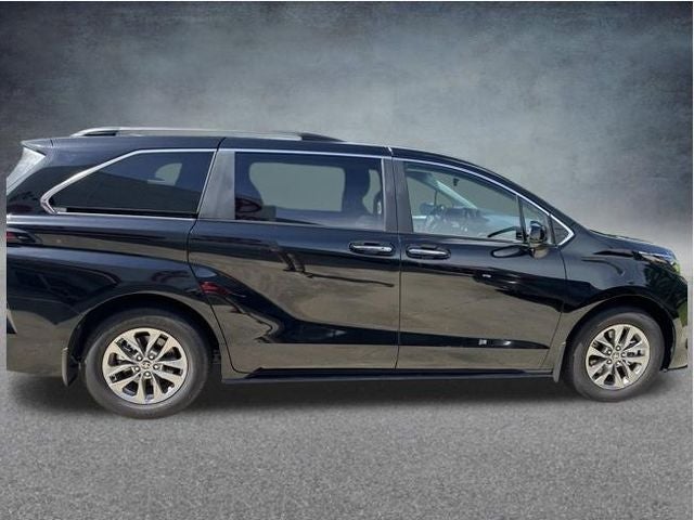 2026 Toyota Sienna XLE 8 Passenger