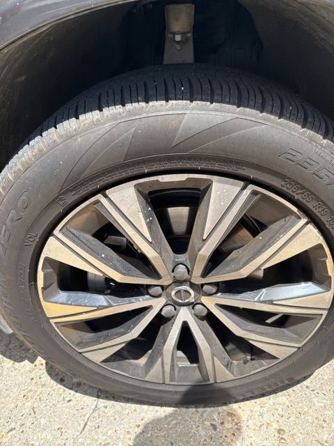 2025 Volvo XC60 B5 Plus