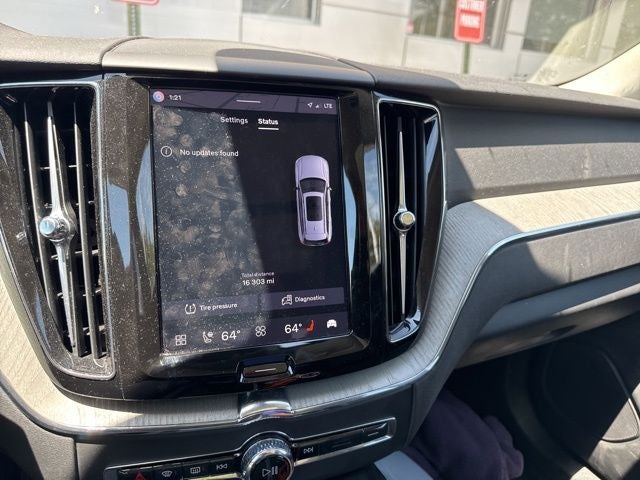 2025 Volvo XC60 B5 Plus